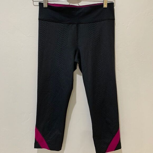 UNDER ARMOUR All season Gear Capri Black purple snake skin print Small - Picture 1 of 5